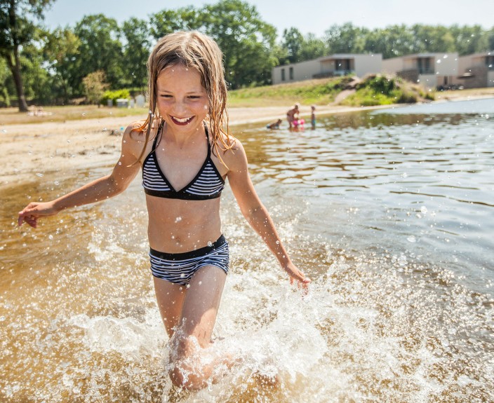 Spetteren in het zwemmeer