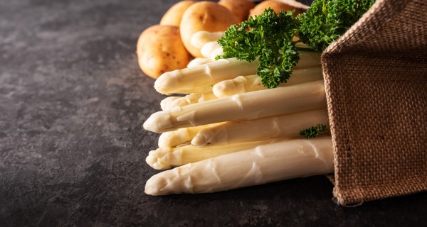 Asperges_AdobeStock_593254083.jpeg
