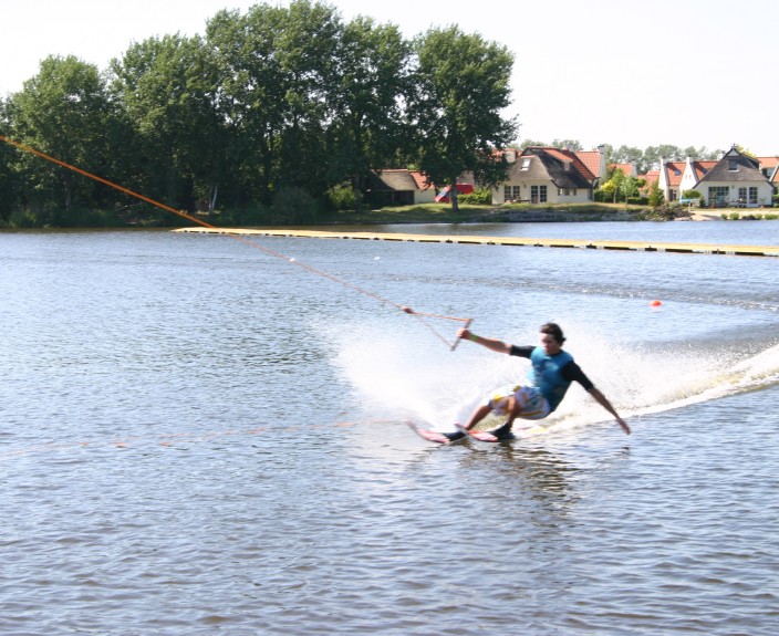 WATERSKIBAAN_WATERSKIEN_SEVENTWENTY_BUNGALOWS_KABEL.JPG